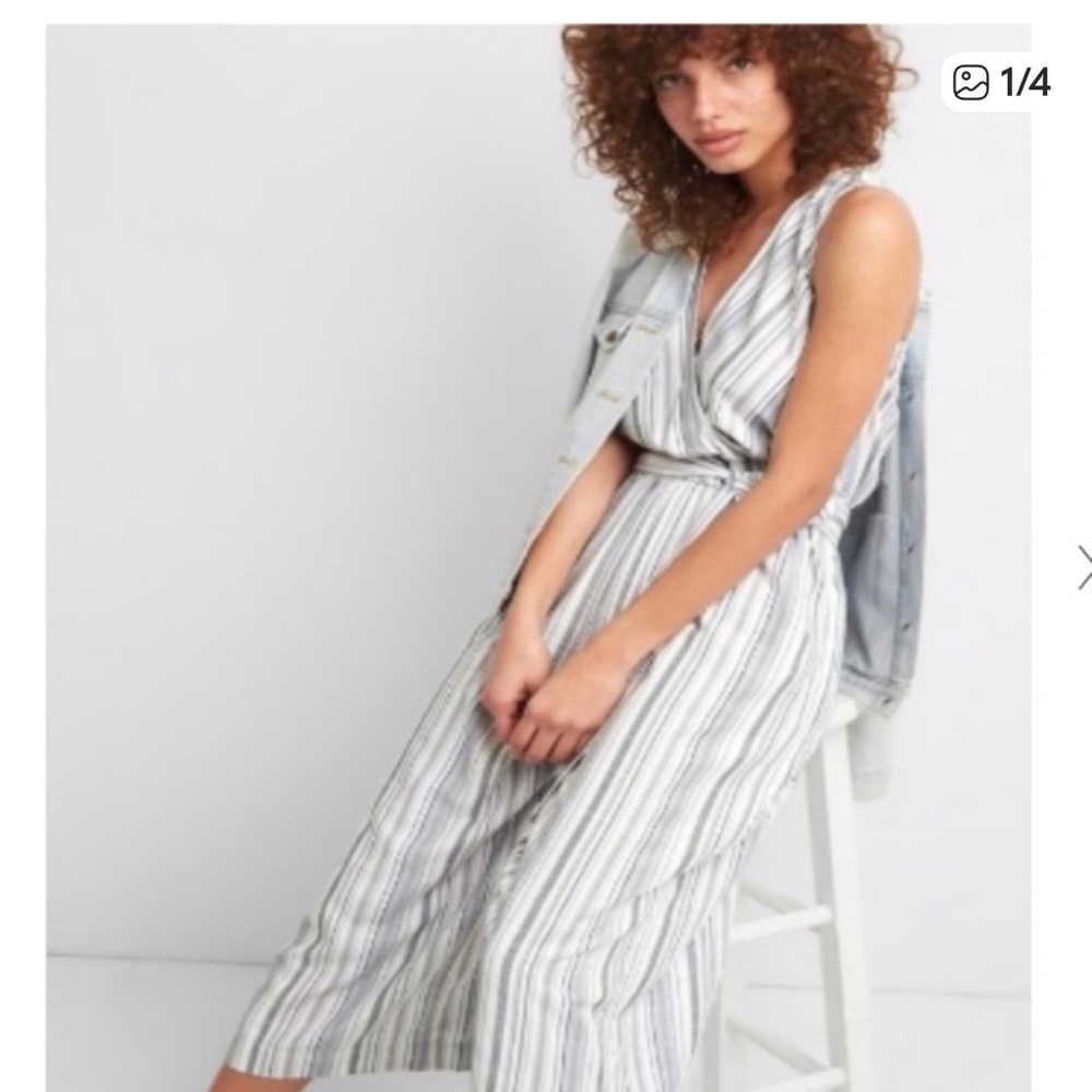 Gap Linen Stripe Jumpsuit v neck with pockets. - Picture 4 of 5